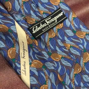 Salvatore Ferragamo💯silk
